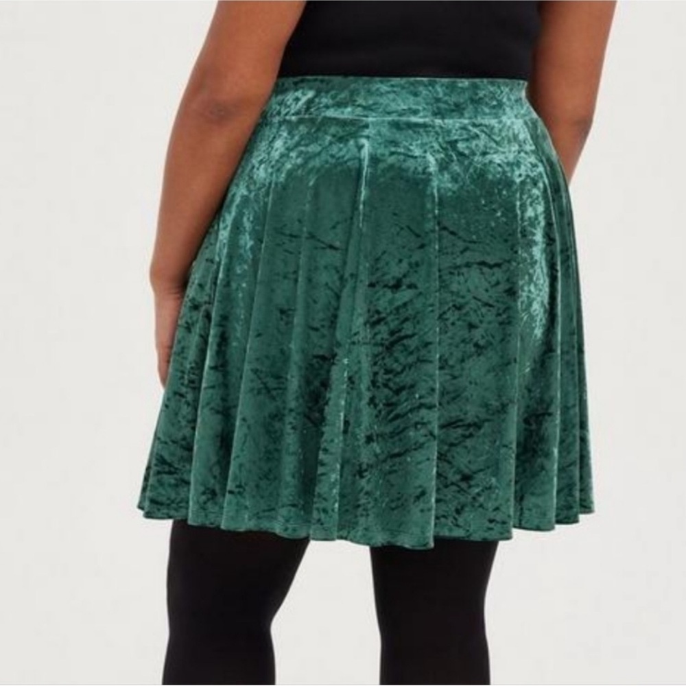 Torrid Mini Velvet Green Skater Skirt Size 2X - Picture 3 of 8
